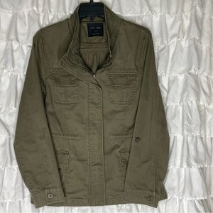 ￼Love Tree Army Green windbreaker, Jacket size S.